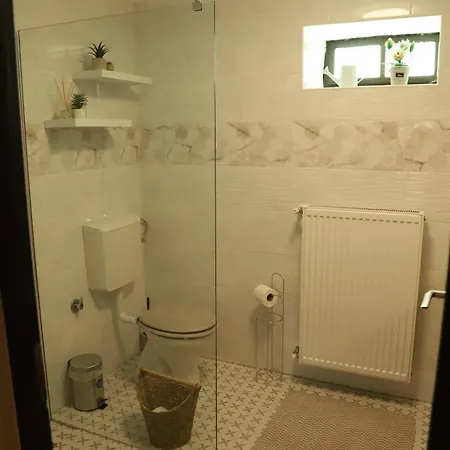 Alomvoelgy Piheno Konukevi 3*