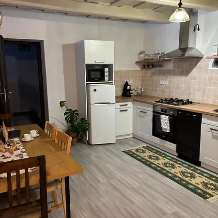 Alomvoelgy Piheno Guest house Perocseny